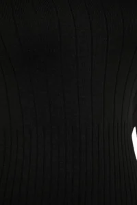 TRENDYOLMİLLA Black Basic Crew Neck Knitwear Sweater - Image 7