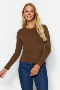 TRENDYOLMİLLA Brown Basic Crew Neck Knitwear Sweater