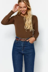 TRENDYOLMİLLA Brown Basic Crew Neck Knitwear Sweater - Image 2