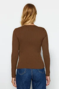 TRENDYOLMİLLA Brown Basic Crew Neck Knitwear Sweater - Image 4