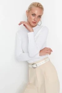 TRENDYOLMİLLA Ecru Basic Crew Neck Knitwear Sweater - Image 2