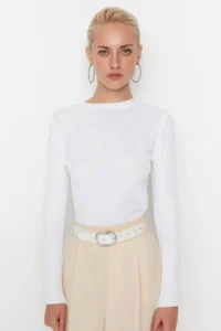 TRENDYOLMİLLA Ecru Basic Crew Neck Knitwear Sweater - Image 5