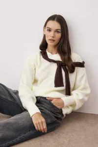 TRENDYOLMİLLA Ecru Wide Pattern Basic Knitwear Sweater - Image 3