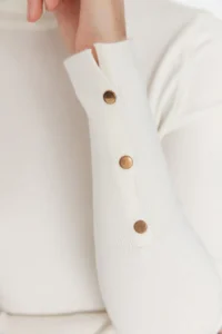 TRENDYOLMİLLA Ecru Mercerized Look Crop Premium Thread / Special Thread Basic Knitwear Sweater - Image 10