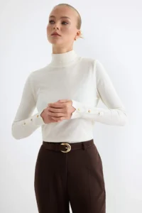 TRENDYOLMİLLA Ecru Mercerized Look Crop Premium Thread / Special Thread Basic Knitwear Sweater - Image 2