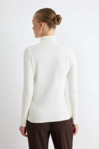 TRENDYOLMİLLA Ecru Mercerized Look Crop Premium Thread / Special Thread Basic Knitwear Sweater - Image 4