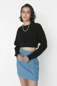 TRENDYOLMİLLA Black Super Crop Basic Knitwear Sweater - Image 2