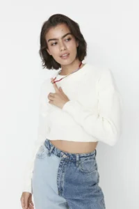 TRENDYOLMİLLA Ecru Super Crop Basic Knitwear Sweater - Image 3