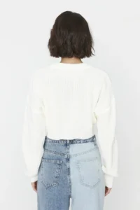 TRENDYOLMİLLA Ecru Super Crop Basic Knitwear Sweater - Image 5