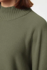 TRENDYOLMİLLA Green Wide Pattern Spanish Arm Knitwear Sweater - Image 6