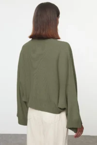 TRENDYOLMİLLA Green Wide Pattern Spanish Arm Knitwear Sweater - Image 7