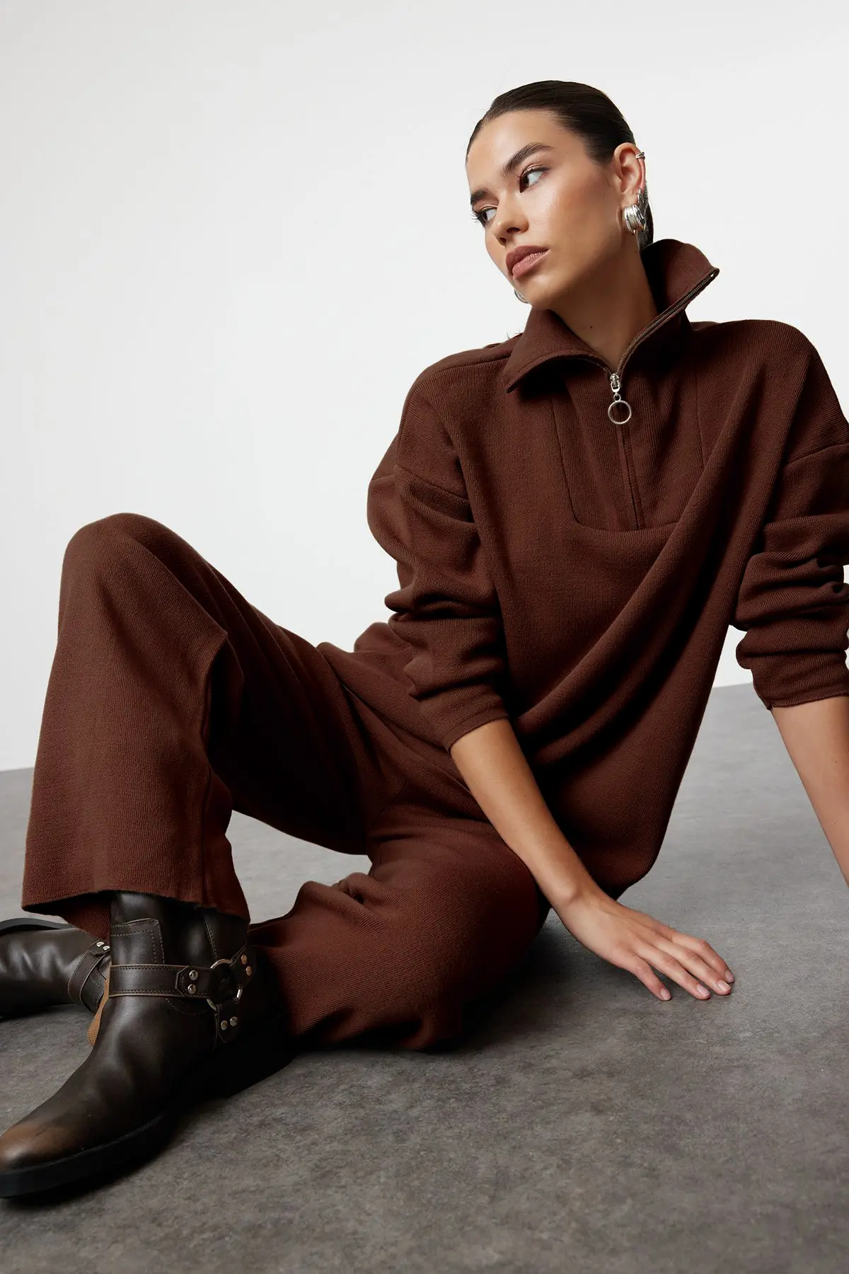 TWOAW24AU00026-BROWN_1