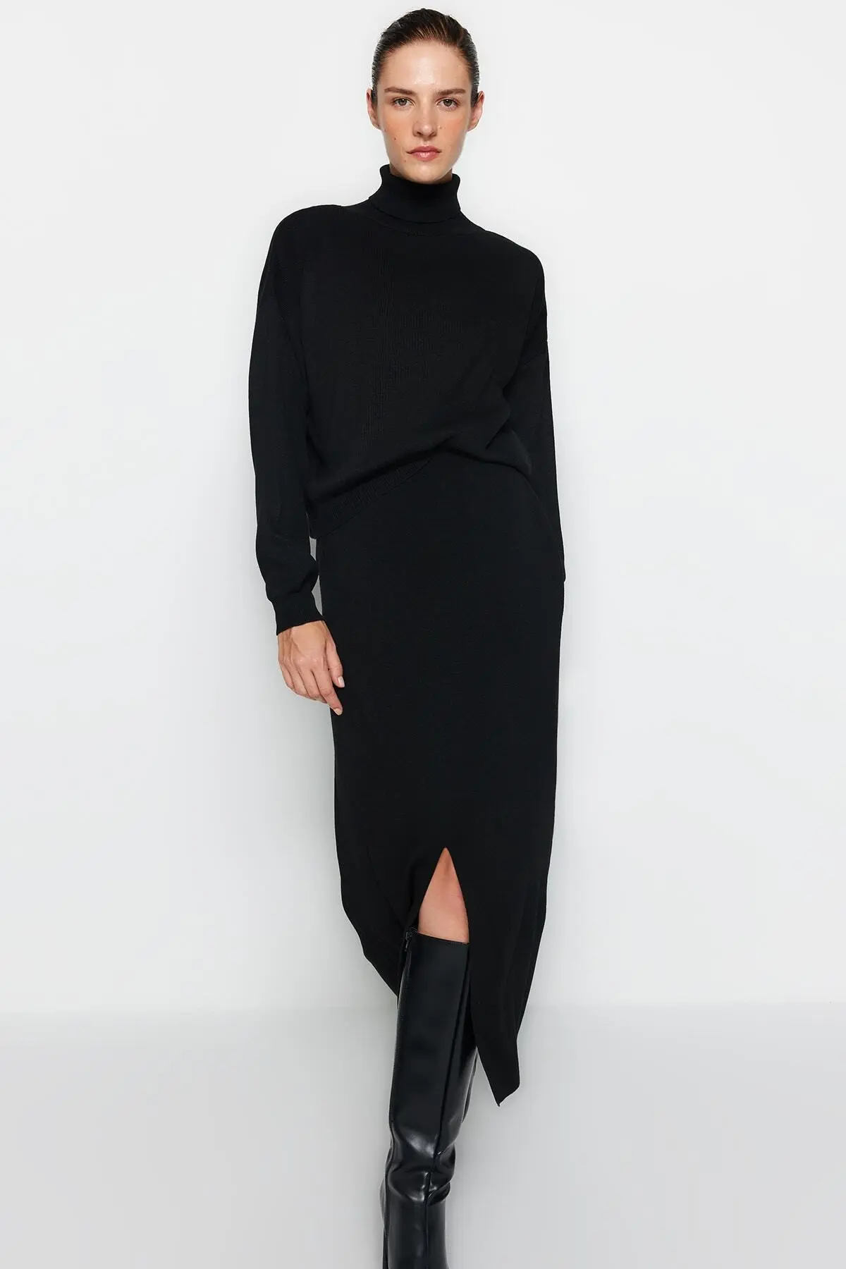 TWOAW24AU00035-BLACK_1