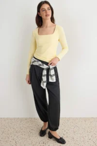 TRENDYOLMİLLA Light YELLOW Cotton Square Neck Regular Fit Knitting Blouse - Image 2