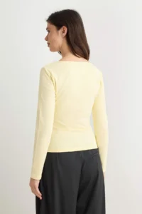 TRENDYOLMİLLA Light YELLOW Cotton Square Neck Regular Fit Knitting Blouse - Image 4