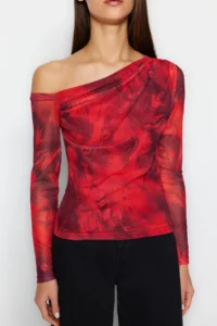 TRENDYOLMİLLA Red Tulle Fitted Lined Asymmetric Collar Knitting Blouse - Image 4