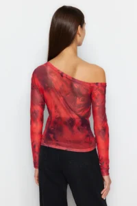 TRENDYOLMİLLA Red Tulle Fitted Lined Asymmetric Collar Knitting Blouse - Image 6