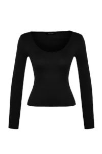 TRENDYOLMİLLA Black-Red 2 Sets Package V-neck Fitted Cotton Flexible Knitting Blouse - Image 6