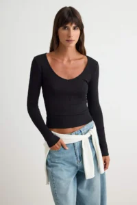 TRENDYOLMİLLA Black-WHITE 2 Sets Package V-neck Fitted Cotton Flexible Knitting Blouse - Image 5