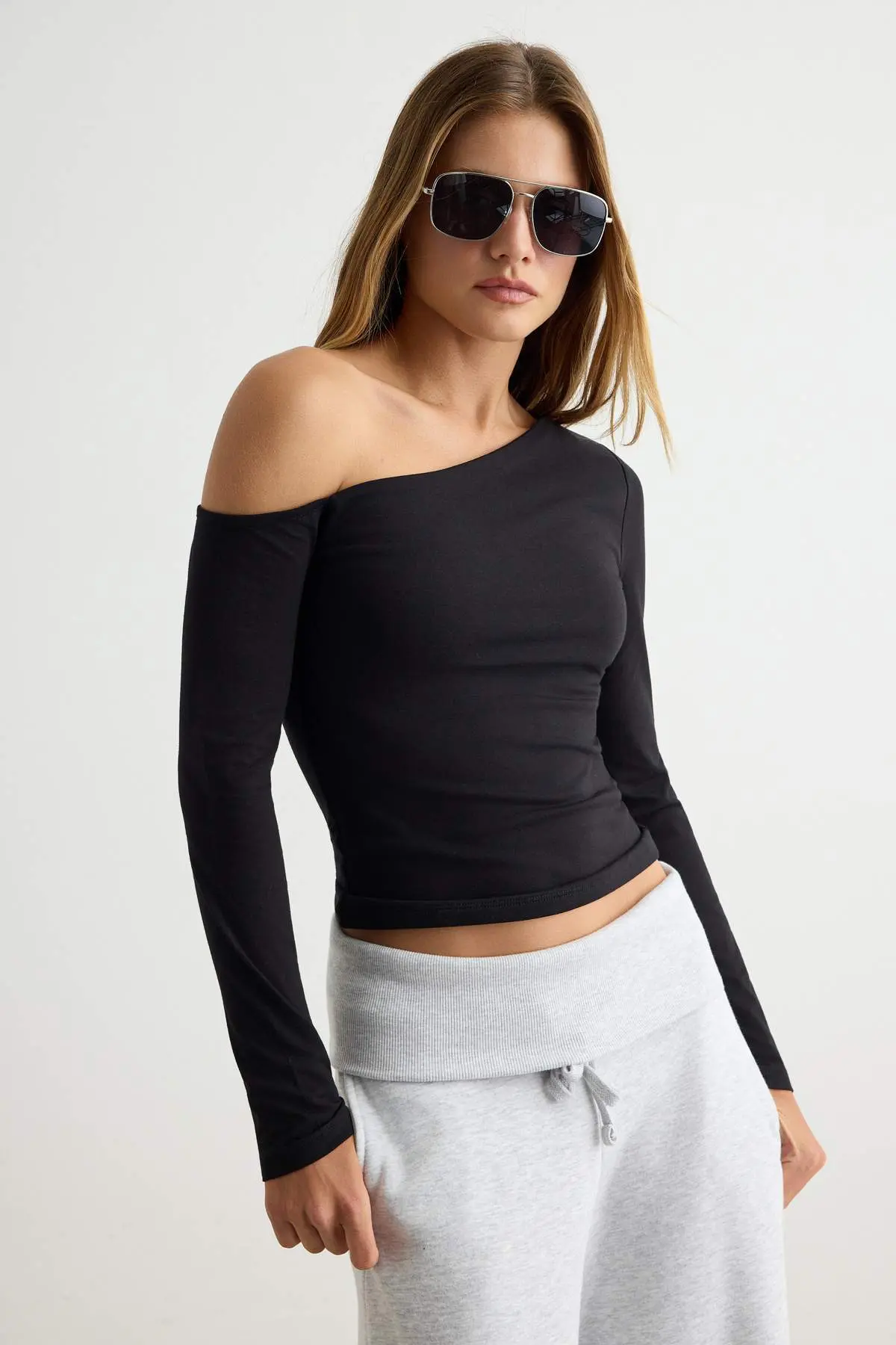 TWOAW24BZ00099-BLACK_1