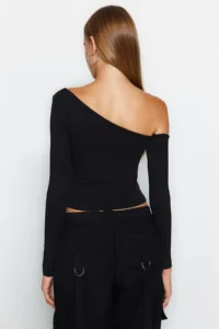 TRENDYOLMİLLA Black One Shoulder Cotton Flexible Fitted Crop Knitting Blouse - Image 11