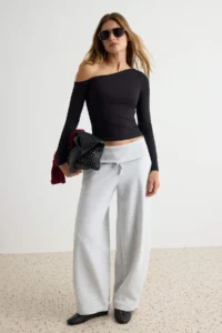 TRENDYOLMİLLA Black One Shoulder Cotton Flexible Fitted Crop Knitting Blouse - Image 2
