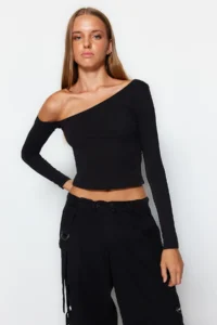 TRENDYOLMİLLA Black One Shoulder Cotton Flexible Fitted Crop Knitting Blouse - Image 7