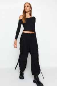 TRENDYOLMİLLA Black One Shoulder Cotton Flexible Fitted Crop Knitting Blouse - Image 9