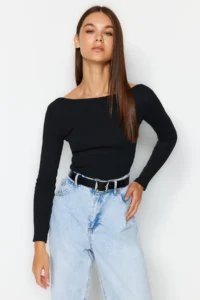 TRENDYOLMİLLA Black Low-cut back Fitted Ribbed Flexible Knitting Blouse - Image 3