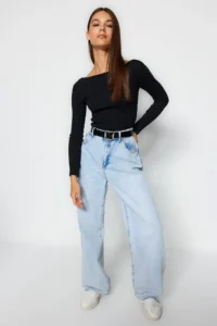 TRENDYOLMİLLA Black Low-cut back Fitted Ribbed Flexible Knitting Blouse - Image 4