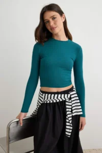 TRENDYOLMİLLA Petrol Viscose Crew Neck Crop Flexible Knitting Blouse