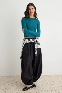 TRENDYOLMİLLA Petrol Viscose Crew Neck Crop Flexible Knitting Blouse - Image 2