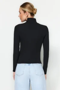 TRENDYOLMİLLA Black Soft Fabric Turtleneck Fitted Flexible Knitting Blouse - Image 10