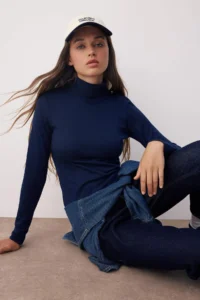 TRENDYOLMİLLA NAVY BLUE Soft Fabric Turtleneck Fitted Flexible Knitting Blouse - Image 2