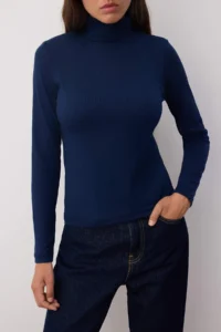 TRENDYOLMİLLA NAVY BLUE Soft Fabric Turtleneck Fitted Flexible Knitting Blouse - Image 3