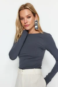 TRENDYOLMİLLA Anthracite Cotton Low-cut back Fitted Flexible Blouse - Image 7