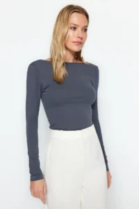 TRENDYOLMİLLA Anthracite Cotton Low-cut back Fitted Flexible Blouse - Image 9