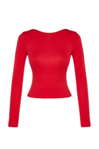 TRENDYOLMİLLA Red Cotton Flexible Low-cut back Fitted Flexible Blouse - Image 7