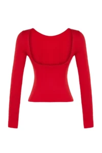 TRENDYOLMİLLA Red Cotton Flexible Low-cut back Fitted Flexible Blouse - Image 9