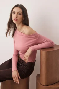 TRENDYOLMİLLA Dusty ROSE Plain Soft Fabric Fitted Boat Neck Knitting Blouse - Image 2