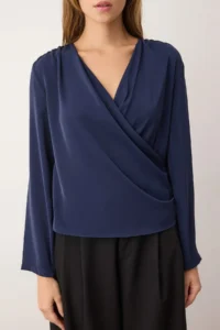 TRENDYOLMİLLA NAVY BLUE Double breasted Satin Weaving Blouse - Image 3