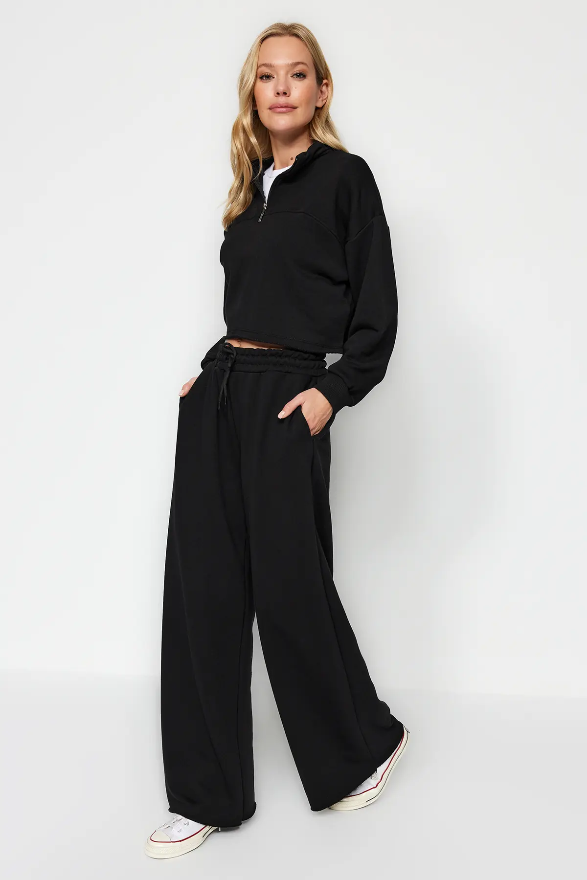 TWOAW24EA00043-BLACK_1
