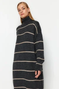TRENDYOLMİLLA Anthracite Maxi Wide Pattern Soft textured Knit Dress - Image 3