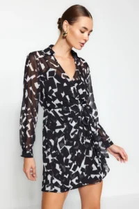 TRENDYOLMİLLA Black Geometric Patterned Double breasted Short / Mini Weaving Siphon Dress - Image 2