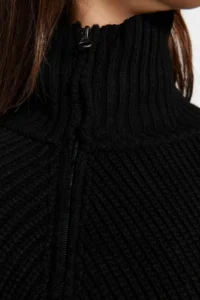 TRENDYOLMİLLA Black Zipper Detailed Knitwear Sweater - Image 4