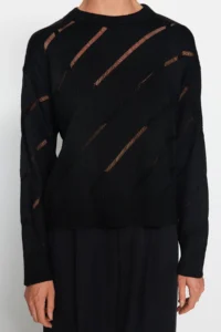 TRENDYOLMİLLA Black Cellular/Delikli Knitwear Sweater - Image 3