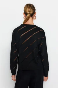 TRENDYOLMİLLA Black Cellular/Delikli Knitwear Sweater - Image 5