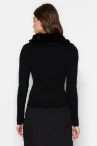 TRENDYOLMİLLA Black Polo Shirt Collar Faux Fur Detailed Knitwear Sweater - Image 5