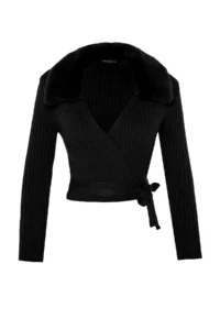 TRENDYOLMİLLA Black Crop Faux Fur Detailed Knitwear Sweater - Image 6