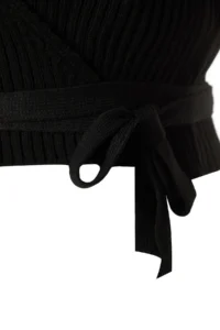 TRENDYOLMİLLA Black Crop Faux Fur Detailed Knitwear Sweater - Image 7